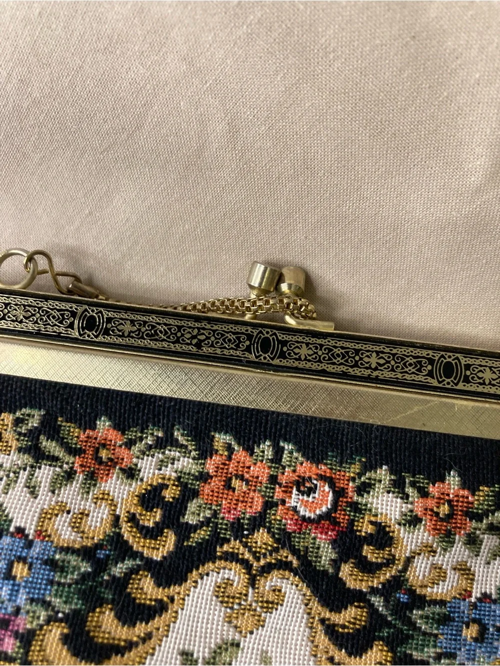 Vintage Floral Tapestry Frame-Top Handbag - Black & Multicolor